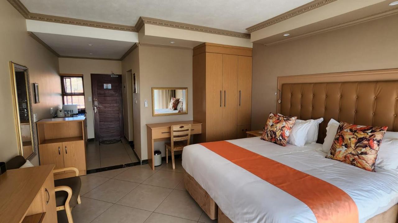 Lilypark Lodge Rustenburg Exterior foto